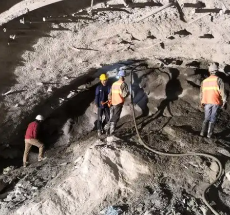 凌海拱顶带模注浆料的施工流程及注意事项